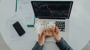 درآمد دلاری